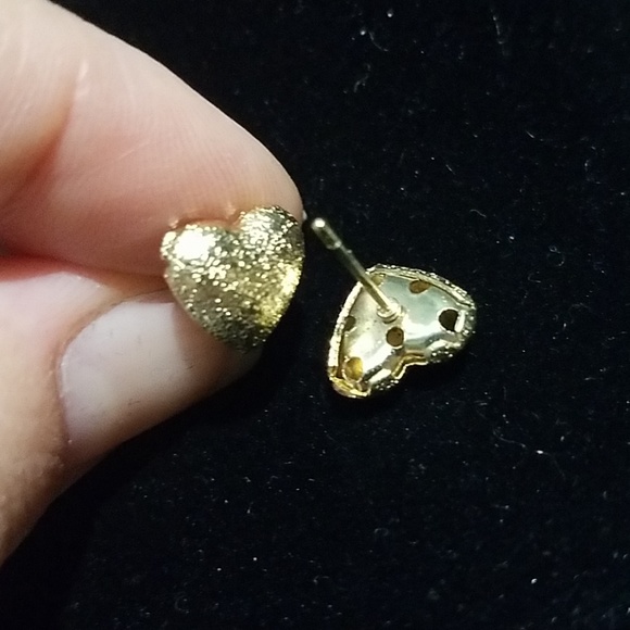 NWOT Gold tone heart earrings - Picture 2 of 3